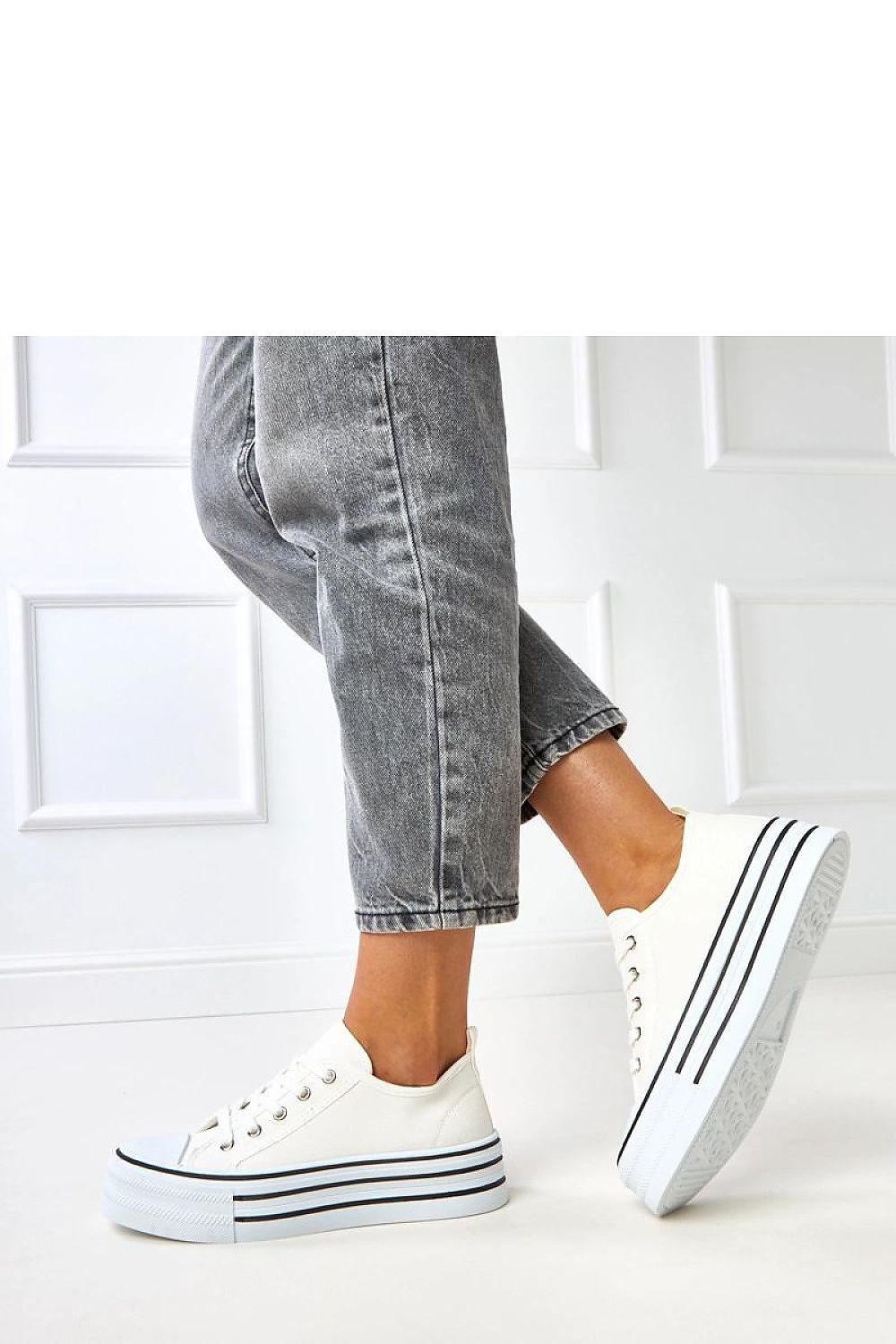 Solea Women's fashionable platform sneakers showcased in EU sizes 36 to 41, combining elegance with sporty charm.