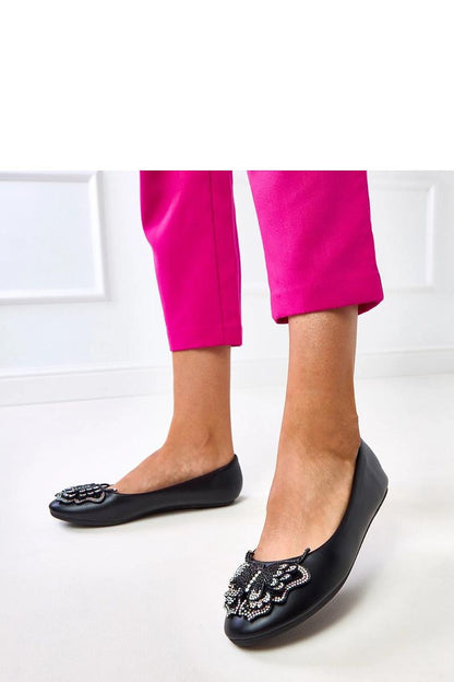 Side profile of Solea women's ballet flats in eco leather, displaying the classic round toe and flat heel, perfect for both casual and formal occasions.