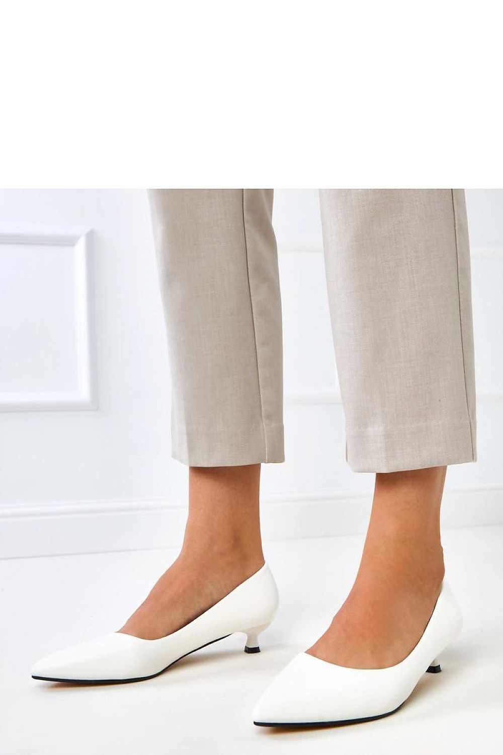 Close-up of Solea eco-leather low-heeled pumps highlighting the sleek pointed toe design, ideal for both office wear and formal occasions.