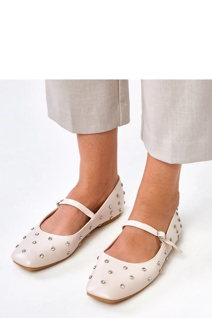 Side view of Solea ballet flats featuring a square toe and low 1 cm heel, perfect for both casual and formal outfits.