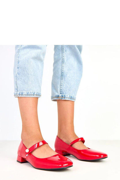 Elegant Solea Pearl Strap Pumps in eco-leather, featuring a decorative pearl strap and a comfortable 2.5 cm heel, perfect for adding charm to any outfit.