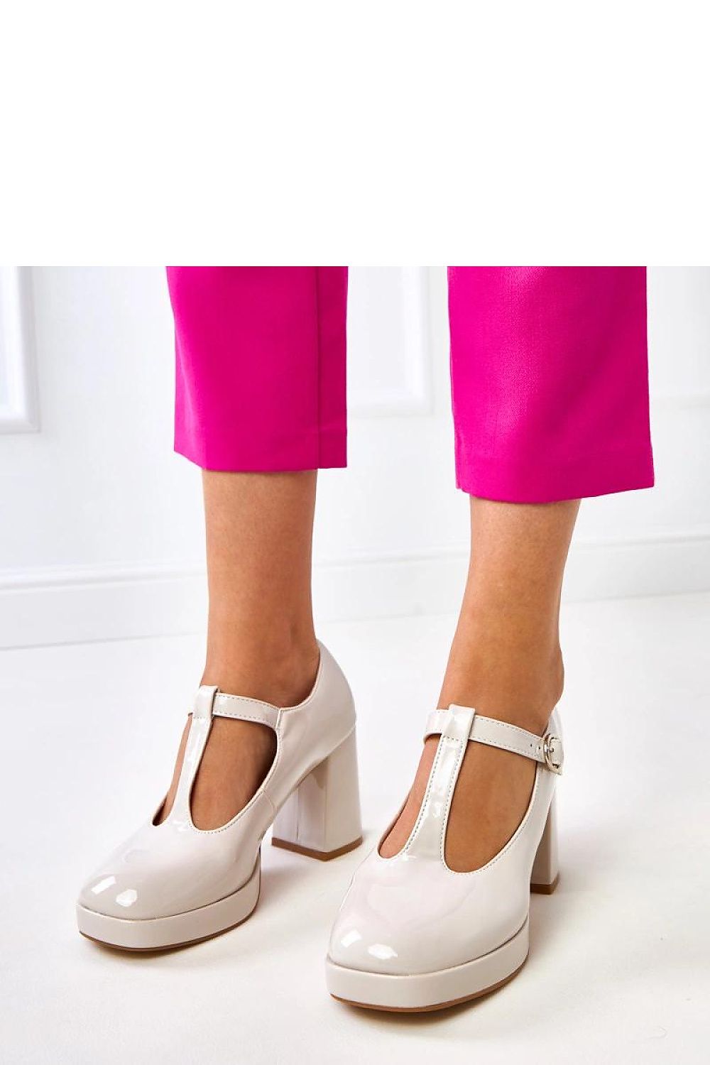 Solea women’s elegant eco-leather buckle shoes with block heel, showcasing a modern design suitable for work and special events.