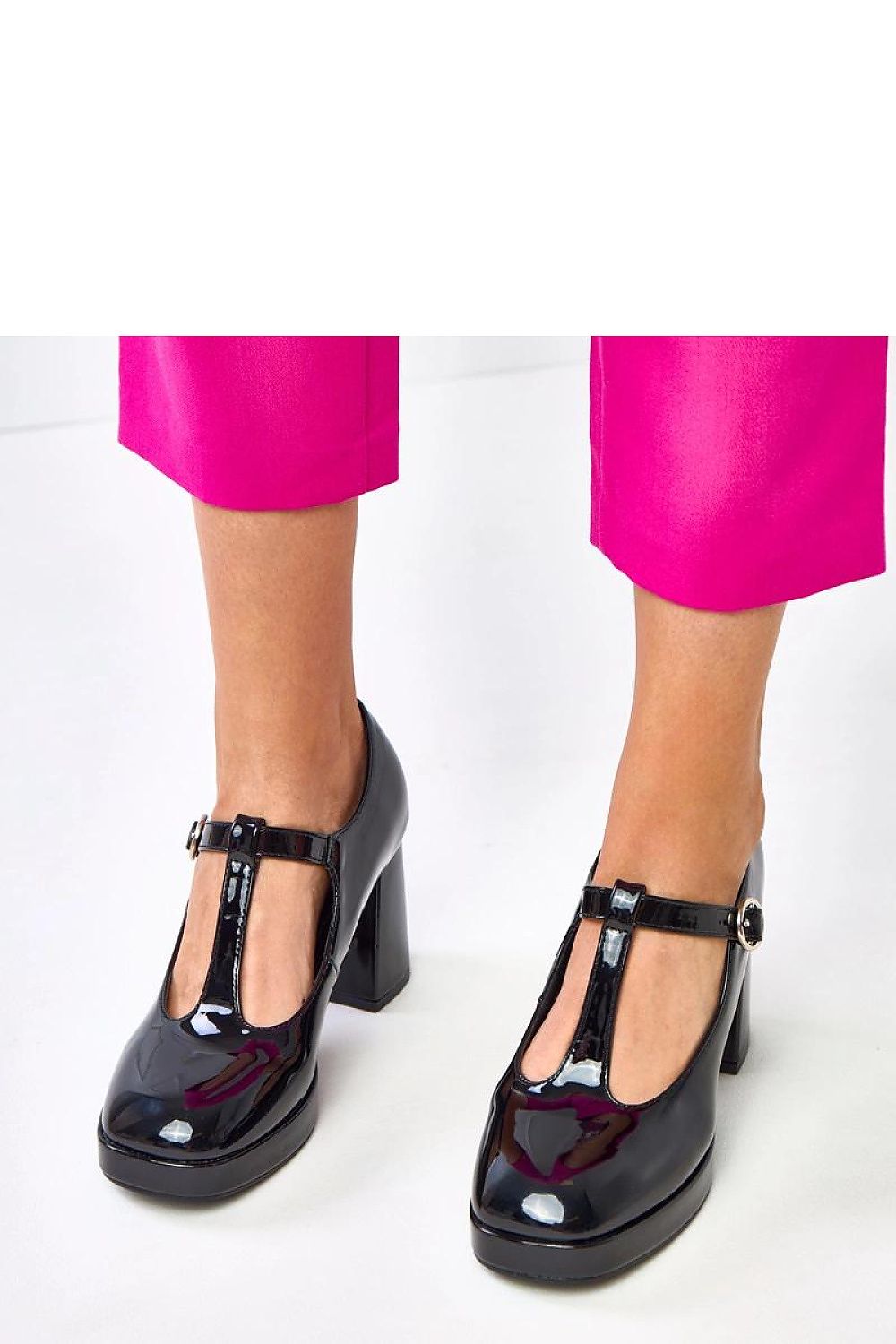 Stylish and refined buckle shoes with a 9 cm block heel by Solea, made of high-quality eco-leather, designed for comfort and sophistication for all-day wear.