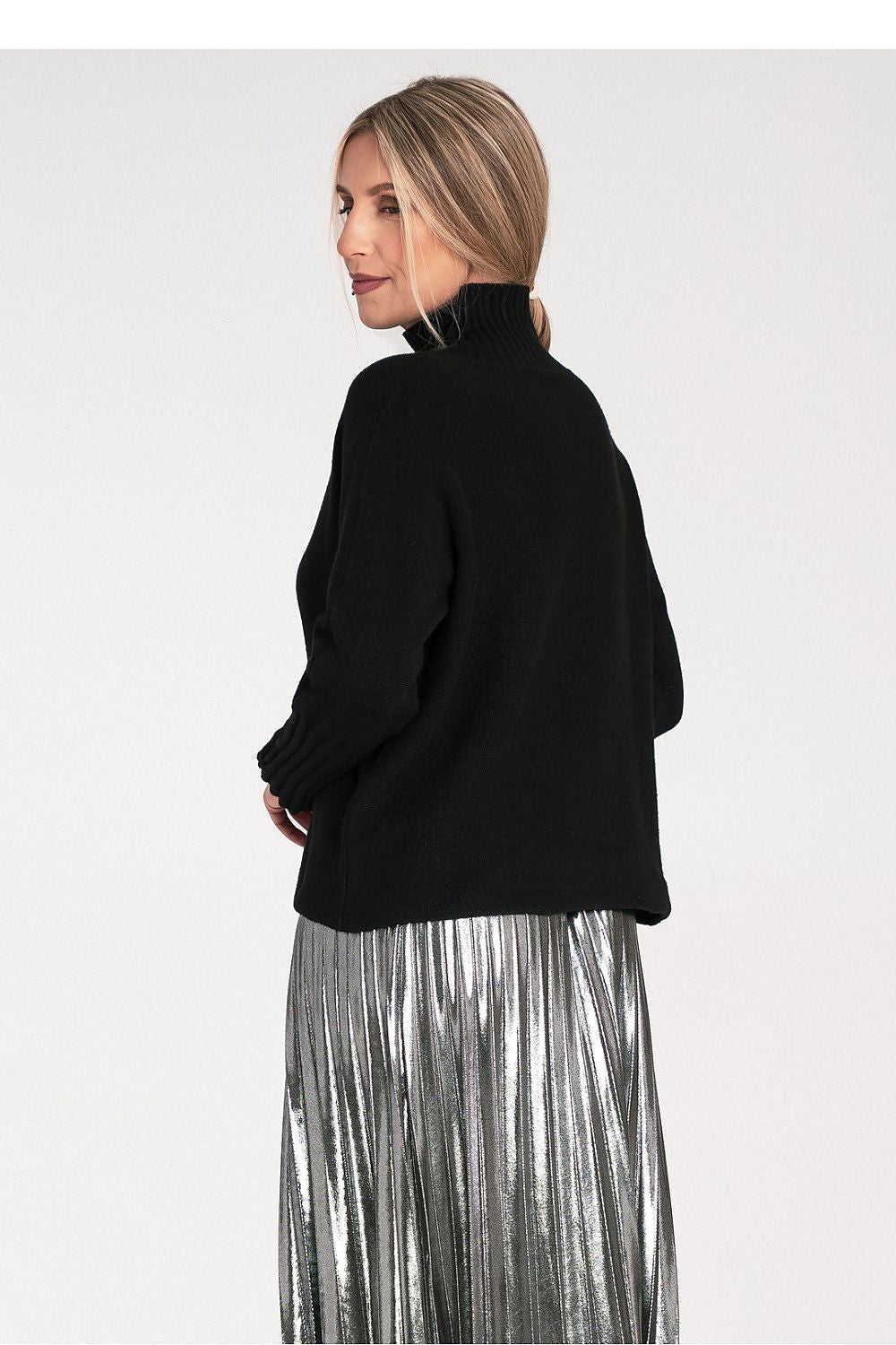 Elegant high-neck golf sweater by Figl, showcased in size S/M, featuring classic knitwear design with ribbed cuffs and a luxurious blend of nylon, polyester, and viscose for ultimate comfort.