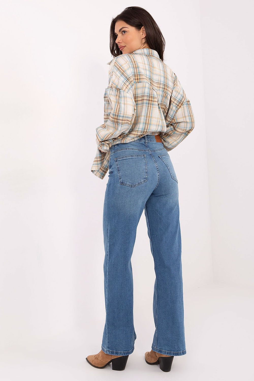 Sublevel Women's High-Waisted Straight Leg Jeans in diverse sizes, representing high-quality craftsmanship and timeless elegance for every wardrobe.