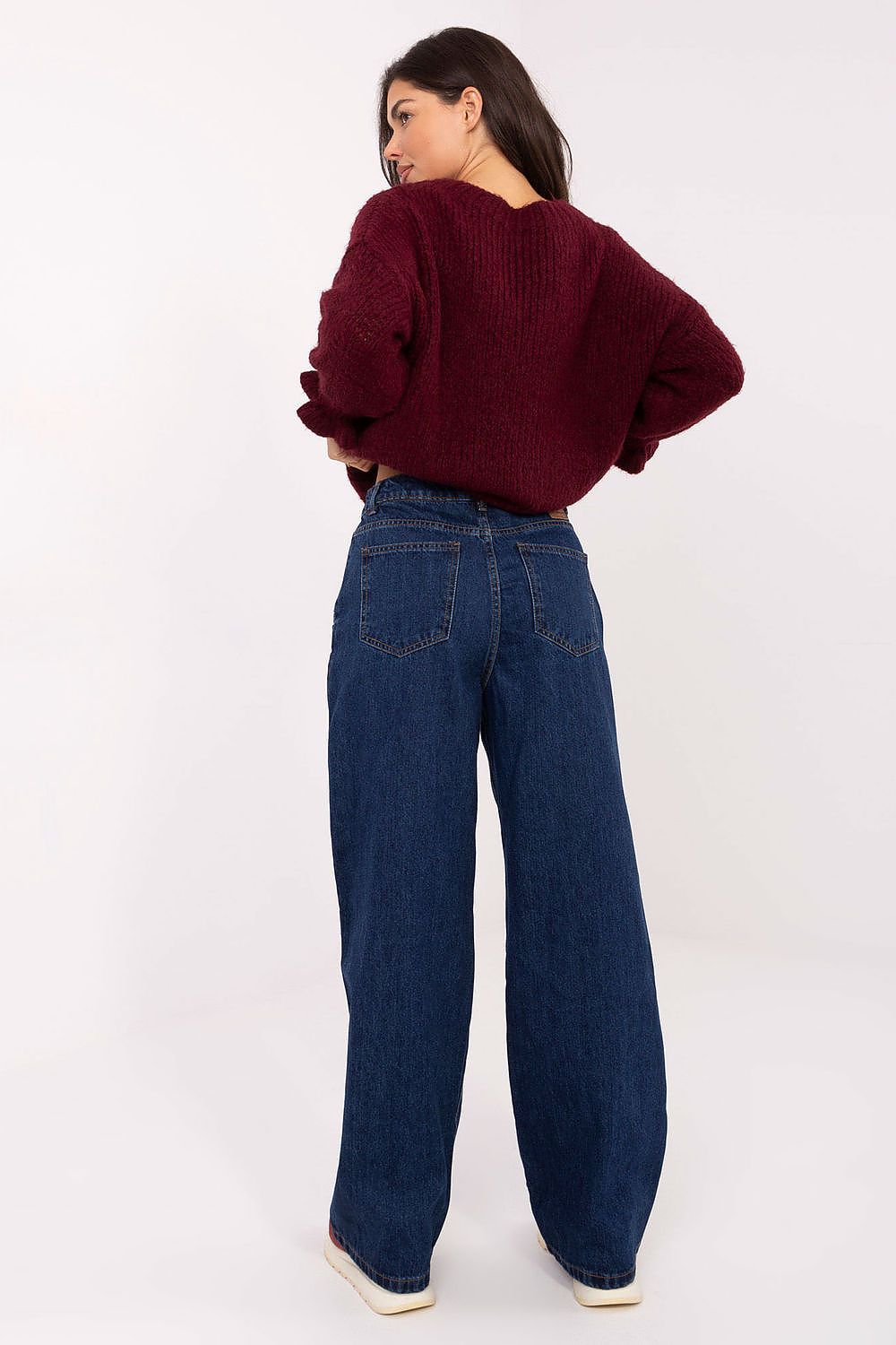 Casual yet elegant mom fit jeans for women from Sublevel, designed with a regular waist and practical pockets, perfect for versatile styling.