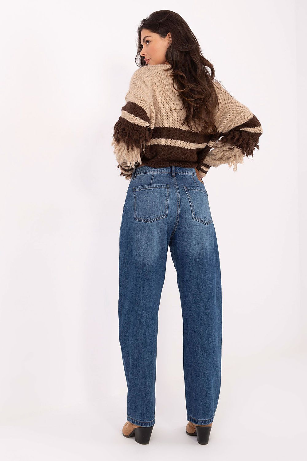 Stylish women's balloon fit jeans by Sublevel, showcasing a high waist cut, practical pockets, and a sophisticated denim texture perfect for modern casual outfits.