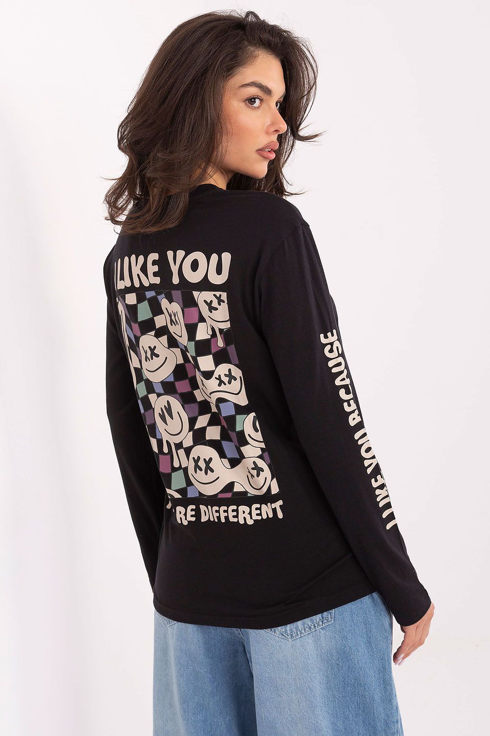 Chic Sublevel Women's Casual Long Sleeve Cotton Blouse, highlighting the classic round neckline and exquisite cotton fabric for ultimate comfort.