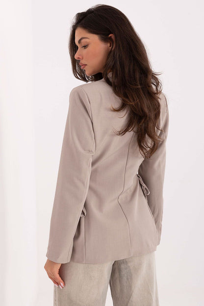 Detailed view of Italy Moda Blazer structure, featuring tailored lines and refined design elements for a chic look.