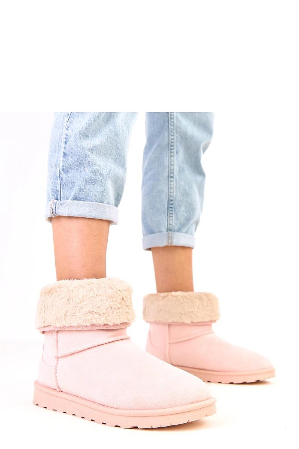 Solea luxury women's snow boots displayed in various sizes, highlighting the 2.5 cm platform for chic winter style.