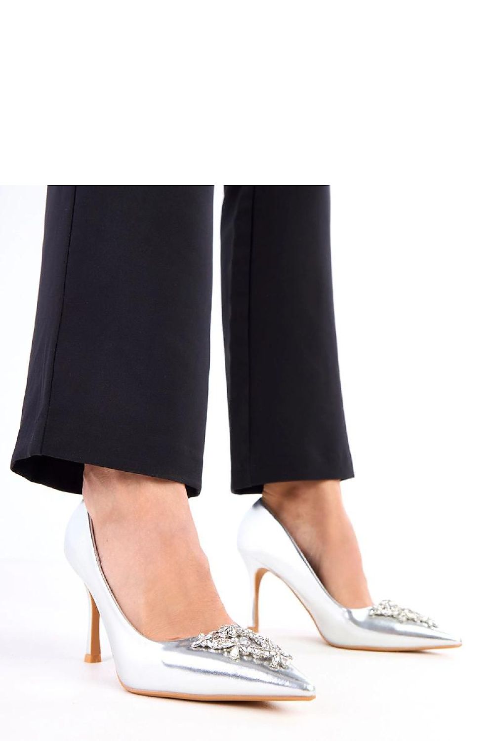 Elegant Solea patent leather stilettos with a 9cm heel and zircon details, perfect for formal occasions and evening outings.