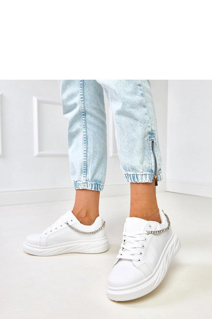 Close-up of Solea Women's Sports Shoes showcasing the sophisticated decorative zircon chain, ideal for combining glamour with comfort.