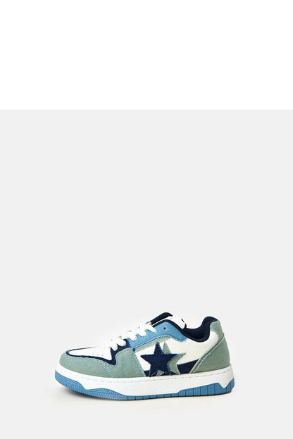Stylish Solea Classic Low-Cut Sports Shoes displayed in various sizes, combining a chic design with functionality for both sporty and casual fashion.