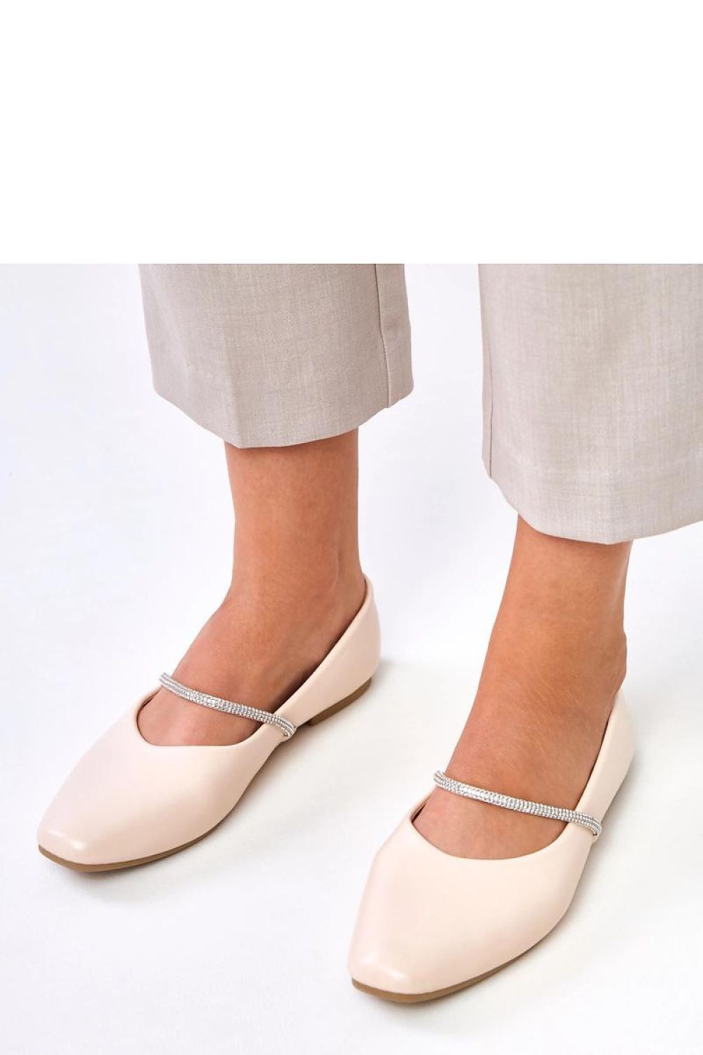 Stylish Solea women's ballet flats displayed in various sizes, highlighting their versatile design for day-to-night wear.