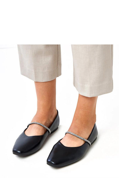 Elegant styling of Solea ballet flats paired with chic fashion outfits, showcasing their perfect fit for any elegant occasion.