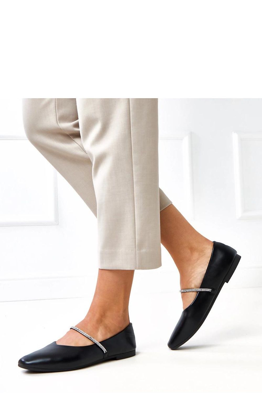 Close-up view of Solea's women's ballet flats showcasing the shimmering decorative zircon strap, designed with a sophisticated square toe for refined elegance.