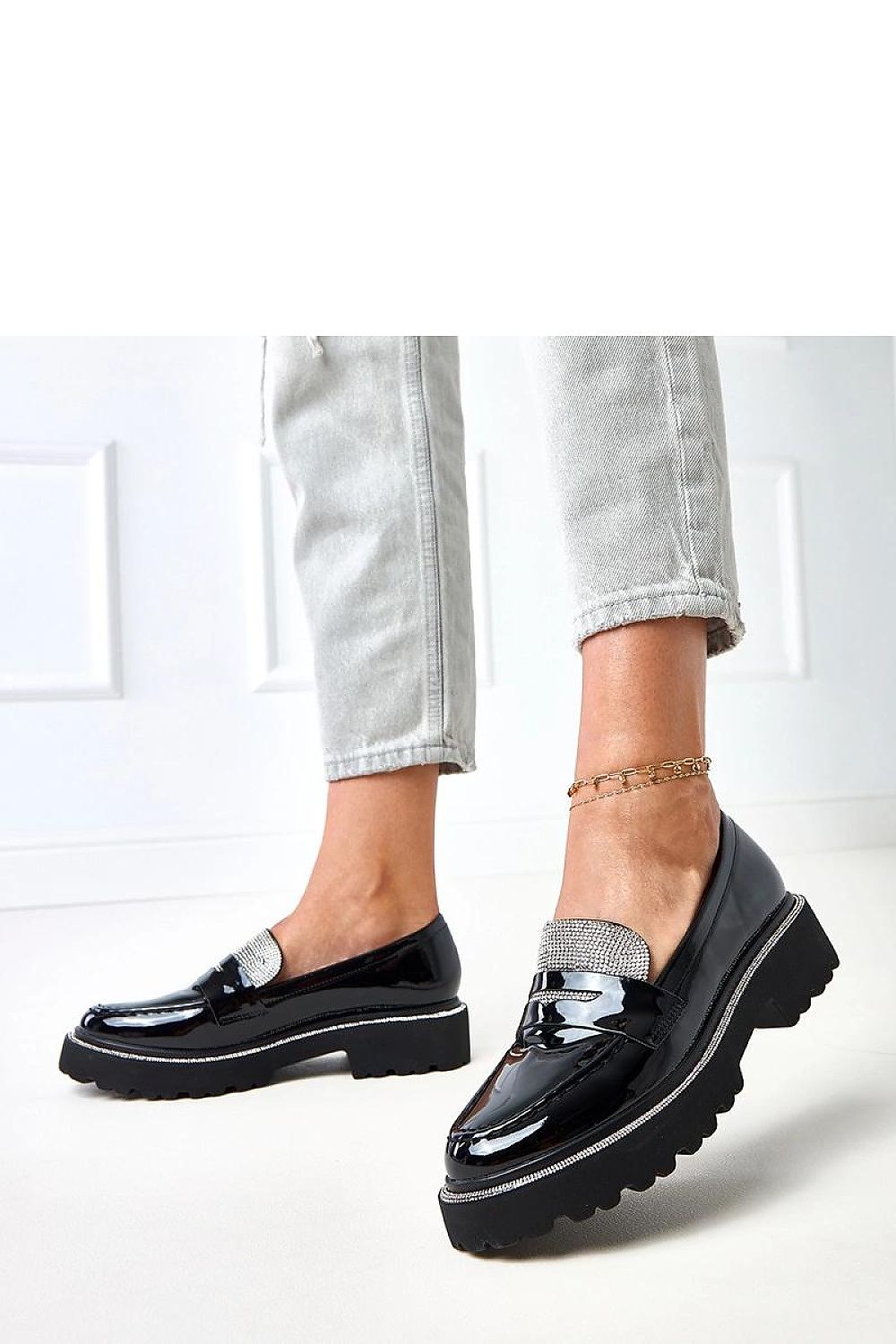 Chic Solea women's moccasins crafted from synthetic patent leather, featuring a 3.5 cm stable heel for comfort and sophistication.