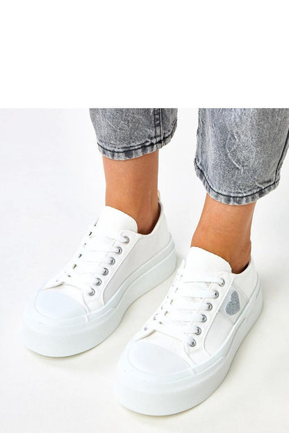 Detail shot of Solea Women's sport shoes showcasing the breathable fabric and 4.5cm platform providing comfort and style.