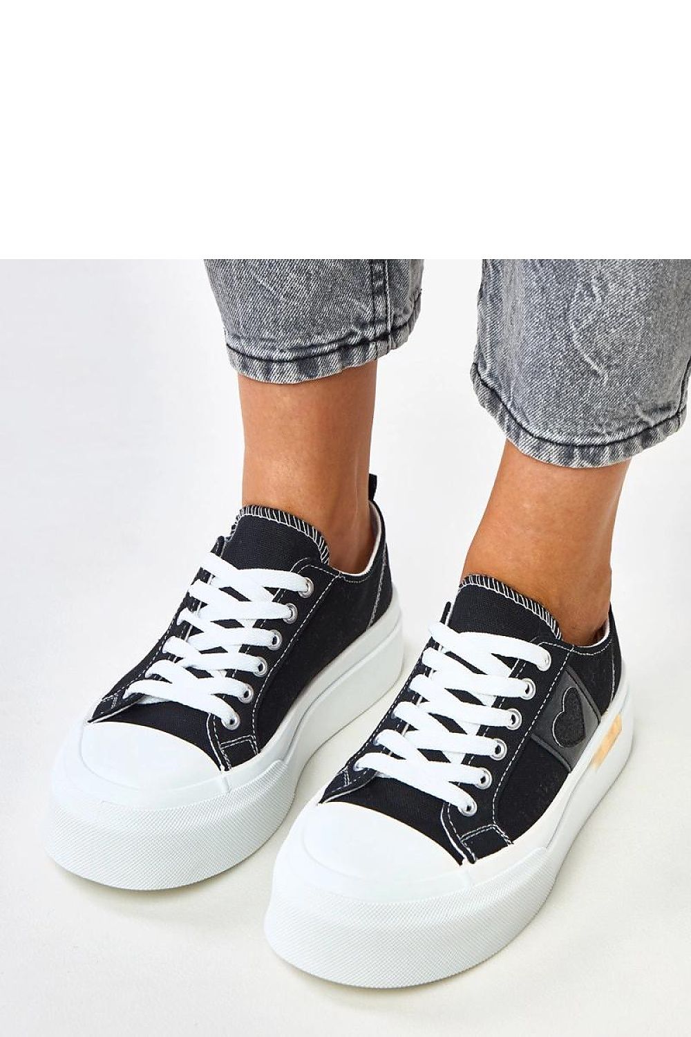 Solea Women's Lightweight Low-Cut Sport Shoes featuring a stylish heart print design, 4.5cm platform for added comfort and elegance, perfect for sporty and casual wear.