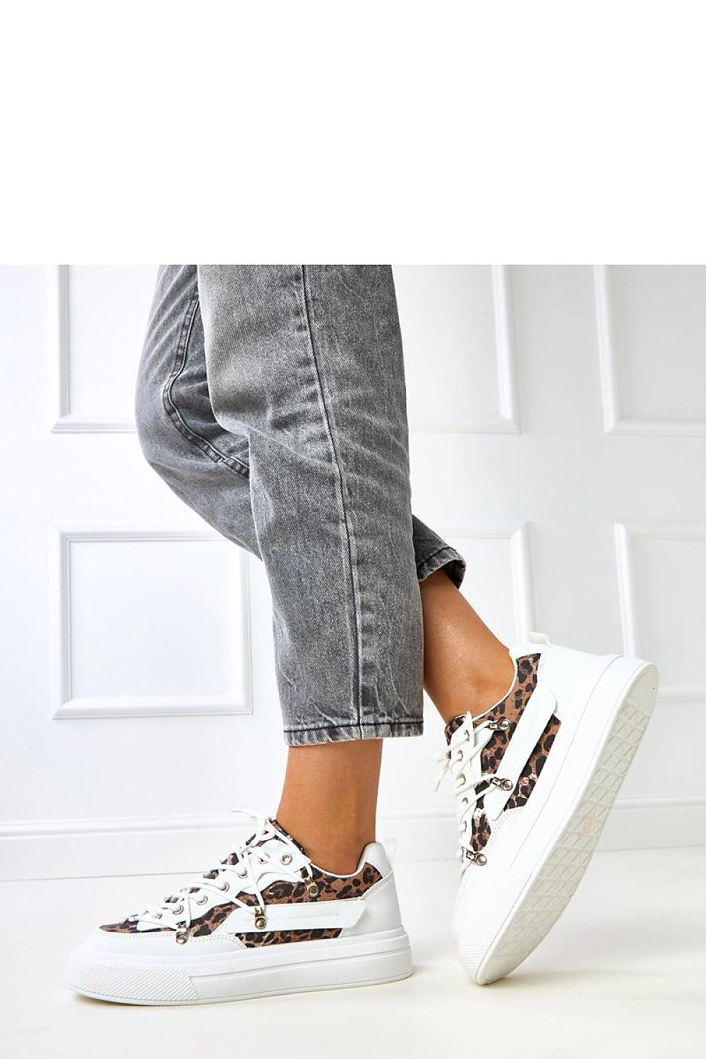 Solea eco-friendly leather sports shoes with refined leopard print details, perfect for adding a touch of glamour to sporty outfits.