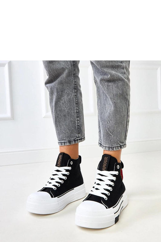 Solea Women's Low-Cut Sneakers featuring a stylish heart print design on breathable fabric, set on a chic 4.5cm platform, ideal for adding elegance to casual outfits.