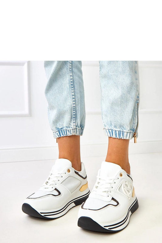 Solea modern low-cut vegan leather sports shoes with a 5 cm platform, elegantly designed for comfort and style, suitable for casual and sporty outfits.