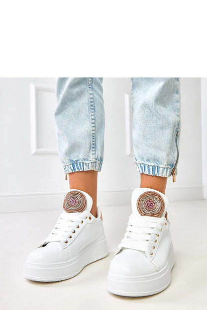 Solea stylish low-cut sport shoes featuring an elegant gold accent, showcasing the high-quality synthetic leather design and 4.5cm platform.