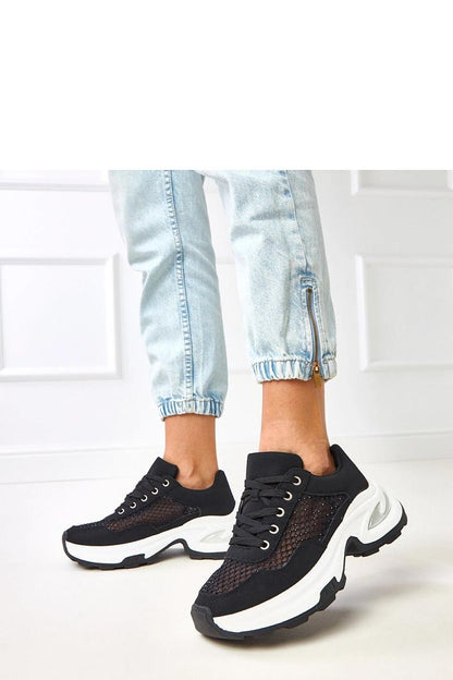 Solea stylish low-cut sports shoes in premium synthetic leather featuring elegant zircons, set on a comfortable 5.5 cm platform, ideal for modern everyday wear.