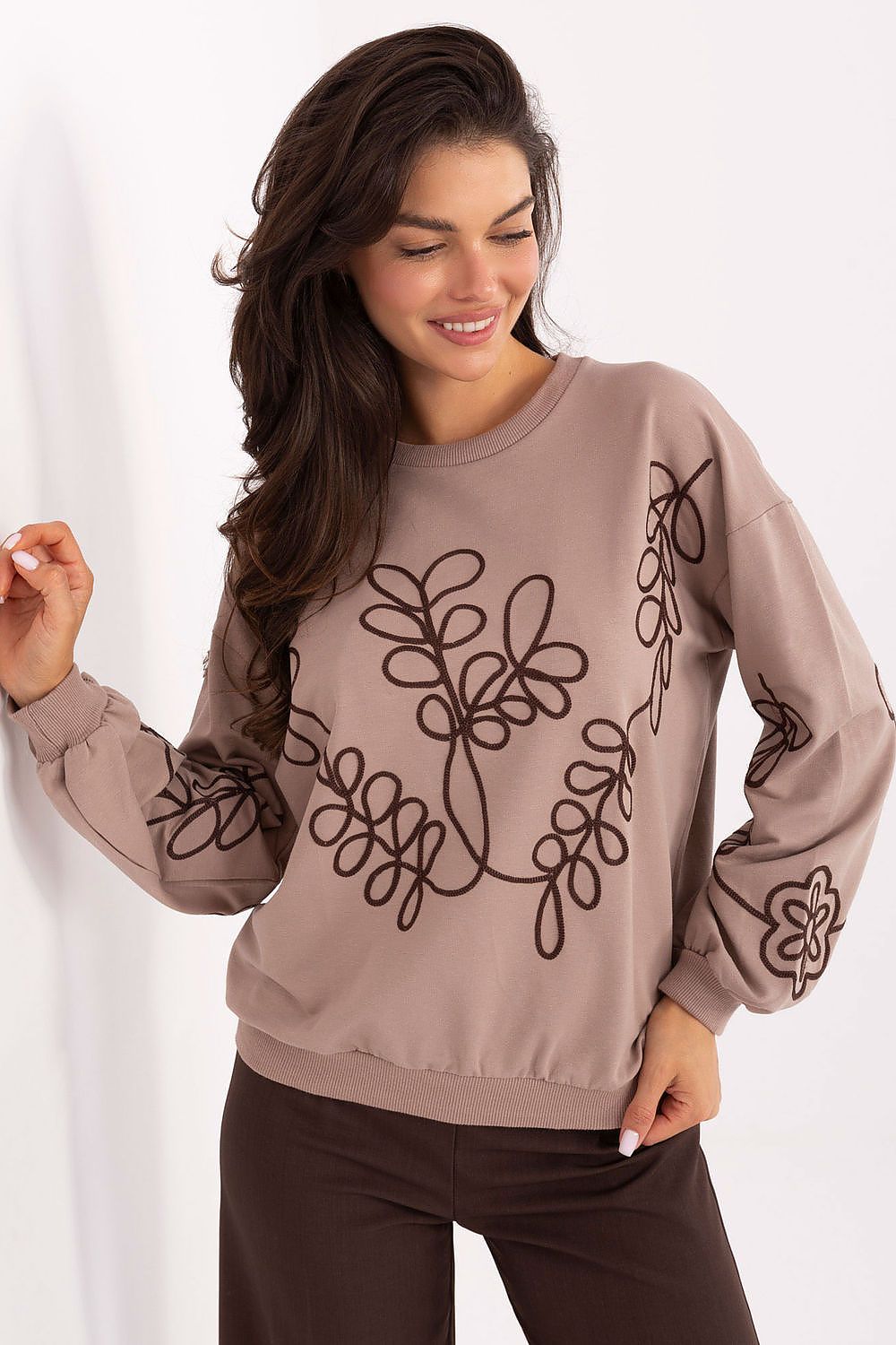 Soft cotton blend sweatshirt from Relevance in EU 0 size, showcasing subtle embroidery for a touch of luxury.