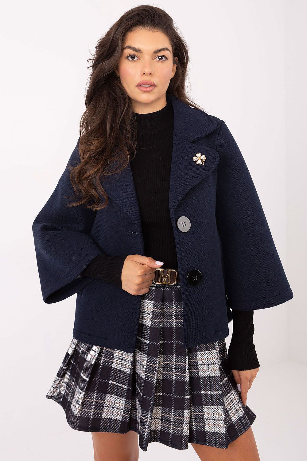 Model showcasing Rue Paris 3/4 sleeve coat in a stylish autumn outfit, ideal for transitional seasons.