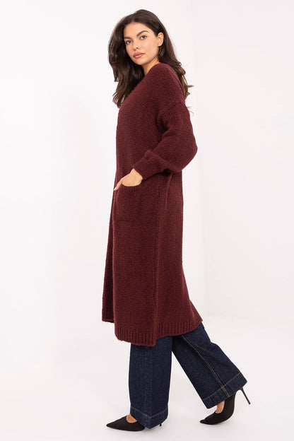 Italy Moda knee-length women's cardigan, featuring long sleeves and practical slip pockets, ideal for a stylish and sophisticated look.