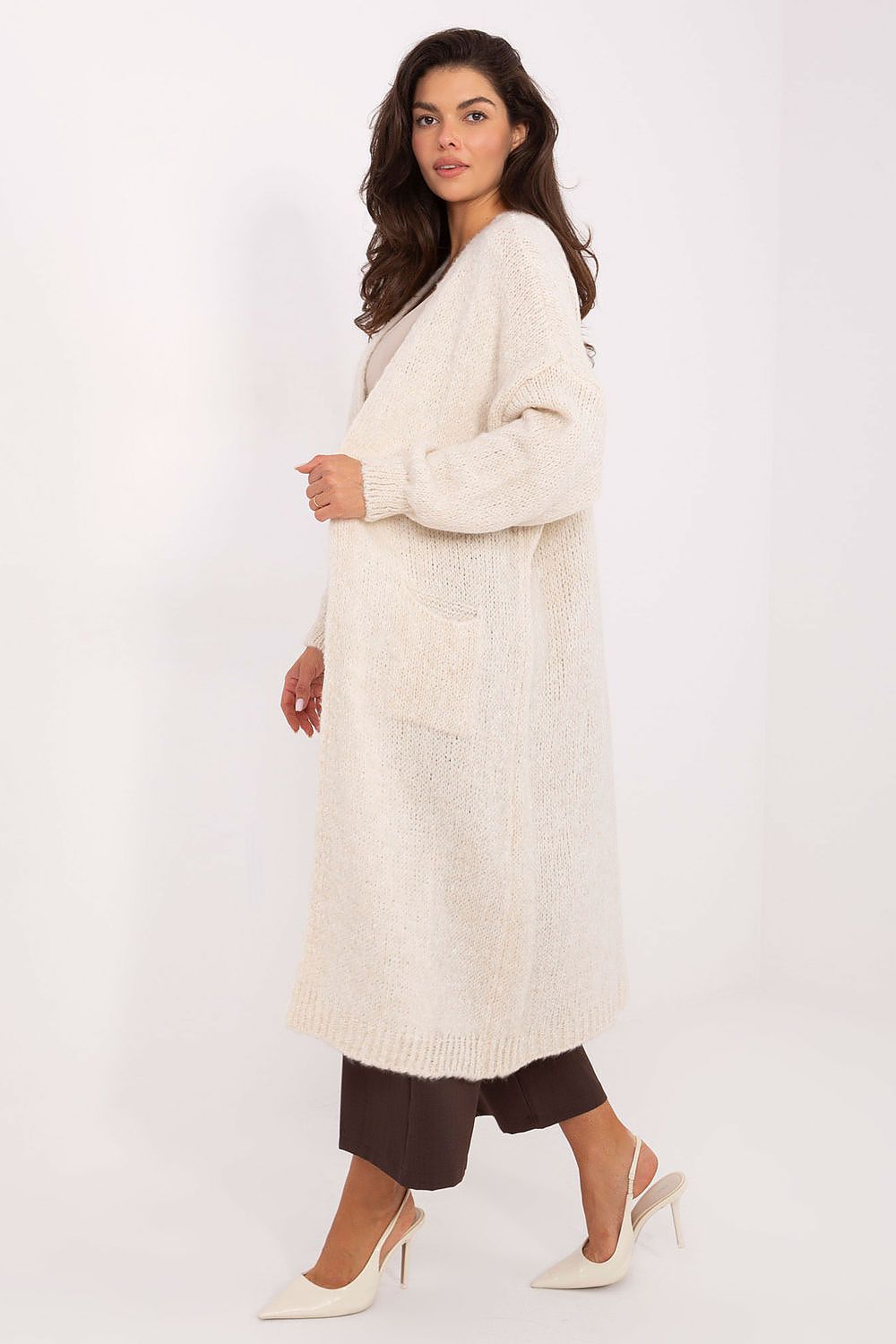 Soft textured fabric of the Italy Moda cardigan, ideal for comfort and elegance in casual wear.