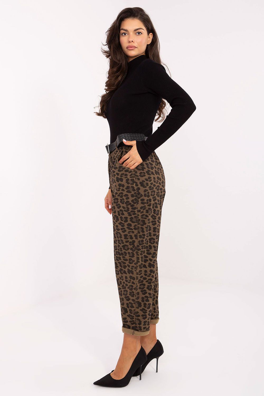 High-waisted women's casual trousers by Italy Moda featuring a luxurious animal motif and tapered legs, perfect for stylish everyday wear.