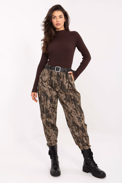 Model wearing Italy Moda high-waisted casual trousers with tapered legs, emphasizing comfort and chic style, ideal for modern women.