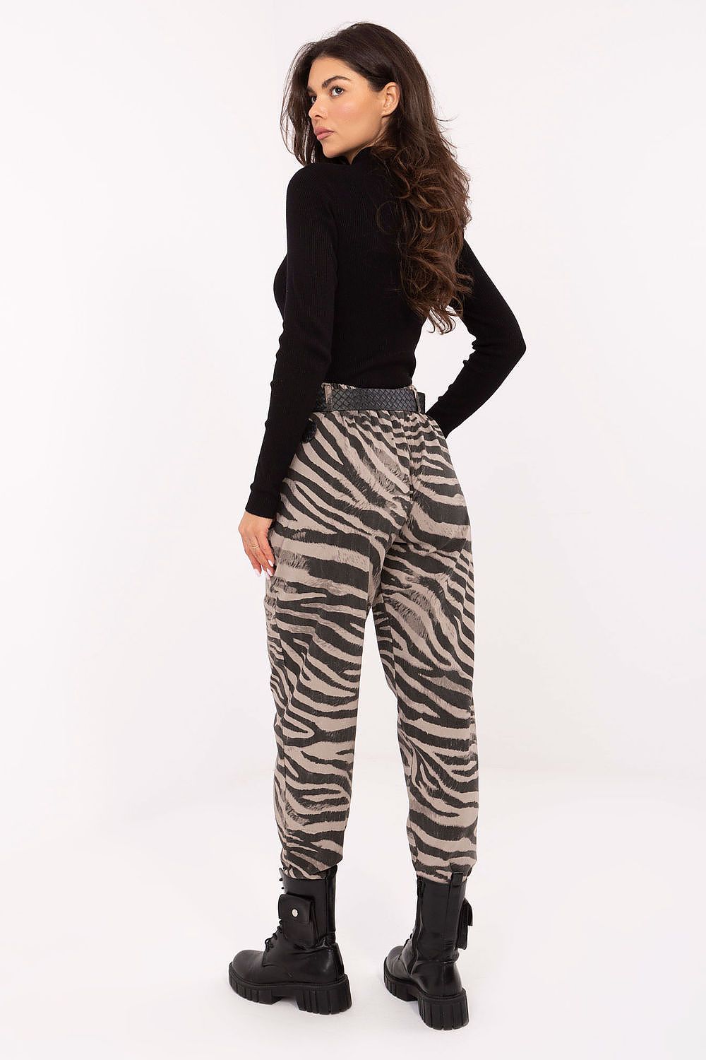 Trendy high-waisted trousers for women by Italy Moda, designed with tapered legs and a luxurious animal motif for a distinctive look.