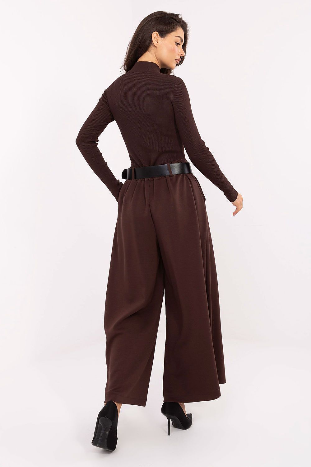 Elegant women's palazzo pants by Italy Moda, showcasing a high waist design and pockets for ultimate comfort and style.