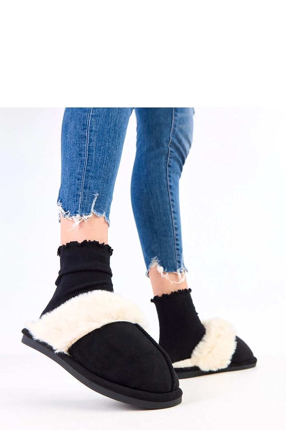 Elegant display of Solea Women's fur slippers in various sizes, emphasising the cozy design and high-quality finish suitable for winter wear.