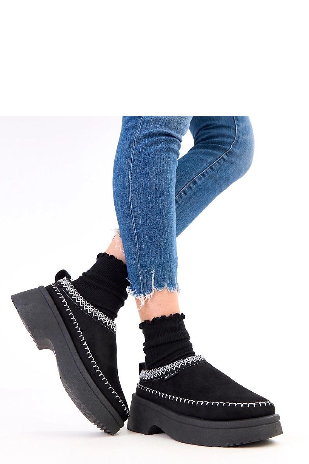 Luxurious women's slip-on slippers by Solea, showcasing a stylish round toe design and comfortable 5.5 cm rubber platform for added stability and comfort.