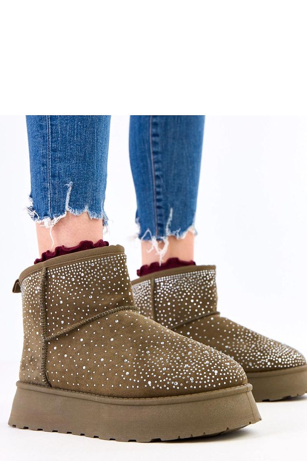 Solea's fashionable women's snow boots with a 4.5 cm platform, perfect blend of functionality and chic winter aesthetics.