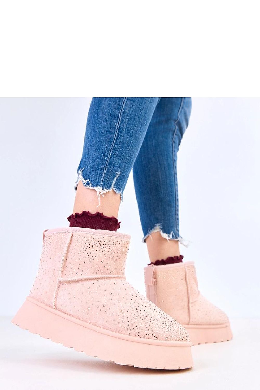 Close-up of Solea's elegant snow boots, featuring a durable fabric exterior, fur lining, and decorative zircons for a chic winter look.