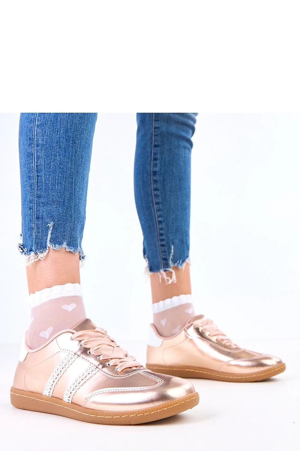 Solea elegant women's sport shoes displayed with various sizes EU 36-41, featuring a sleek design perfect for fashionable casual outfits.