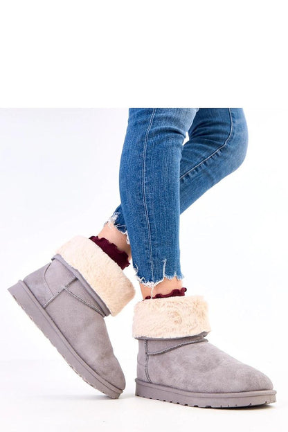 Sophisticated Solea women's snow boots showcasing an easy slip-on construction, perfect for a stylish winter wardrobe.