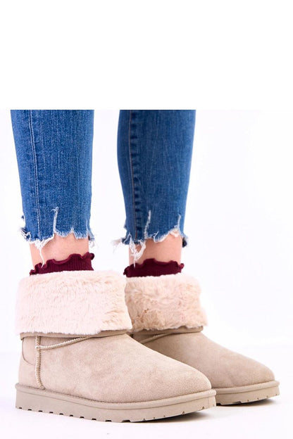 Elegant Solea women's snow boots showcasing a modern design and fur insulation, ideal for winter style.