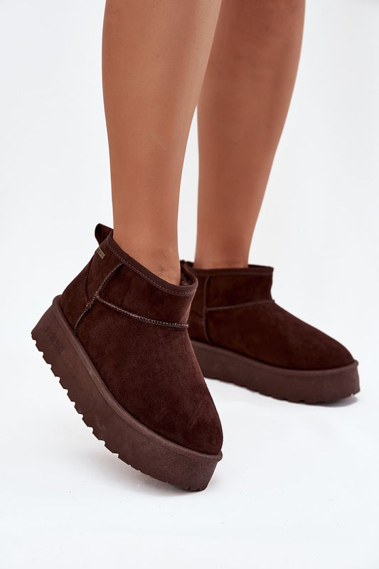 Luxury women's low snow boots with insulated fur by Step in Style, featuring a chic platform height of 4cm, designed for elegance and warmth in winter.
