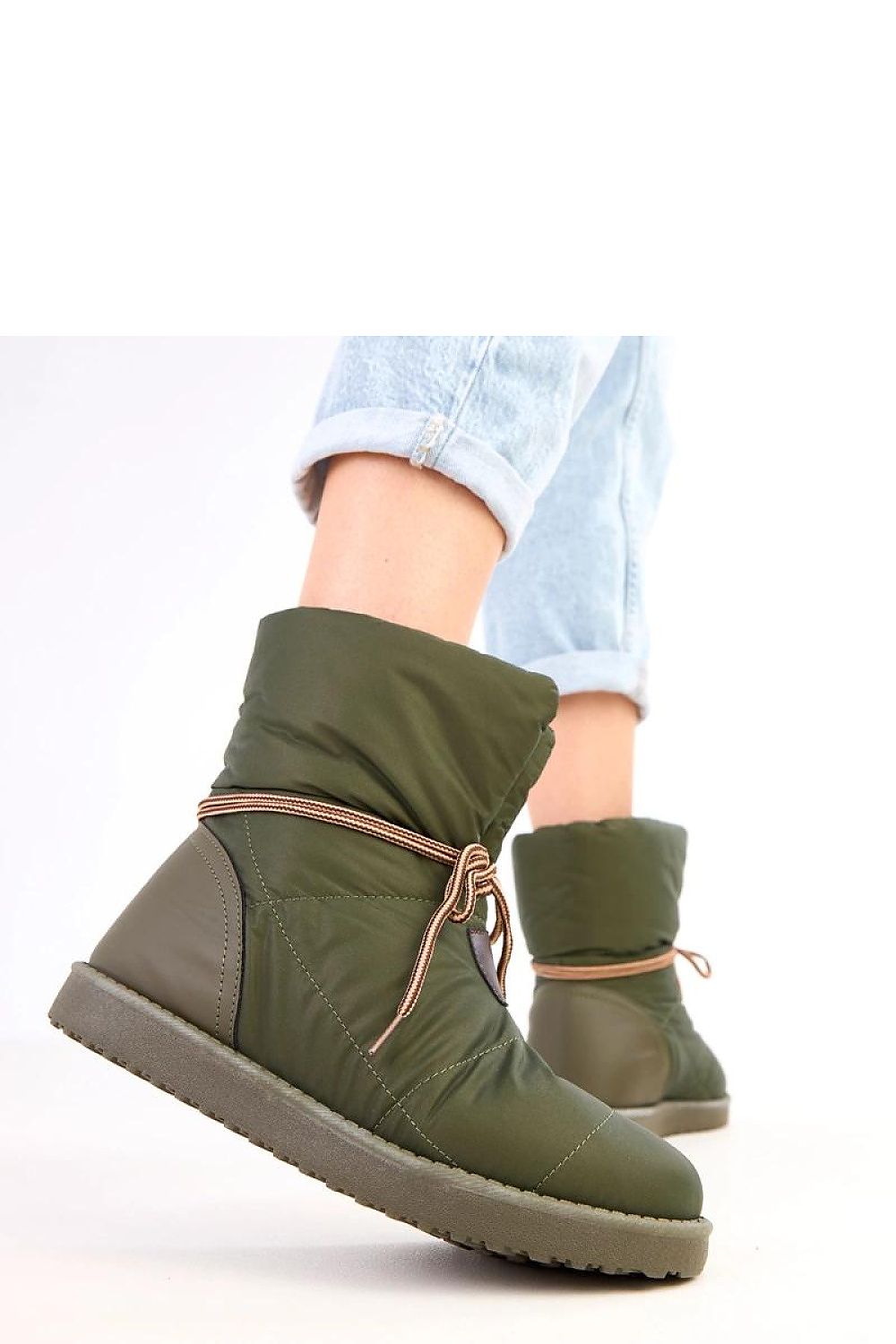 Stylish Solea Snow Boots for women featuring a practical slip-on design and low height for effortless movement.