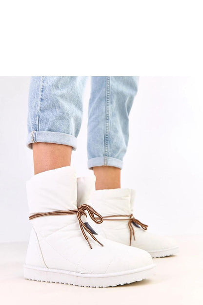 Luxurious Solea Women's Snow Boots with a 2.5 cm sole, ensuring insulation and comfort for stylish winter outings.