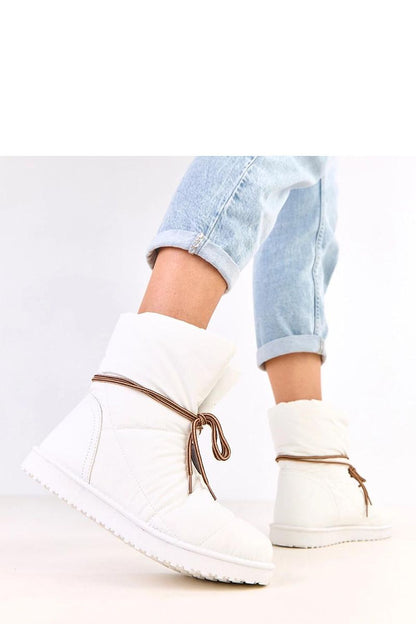 Elegant Solea women's snow boots with soft insulation and low height, perfect for fashionable winter outings.