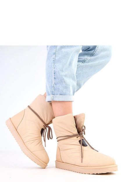 Luxury women's snow boots by Solea, designed for ease with a slip-on style and fashionable winter detailing.