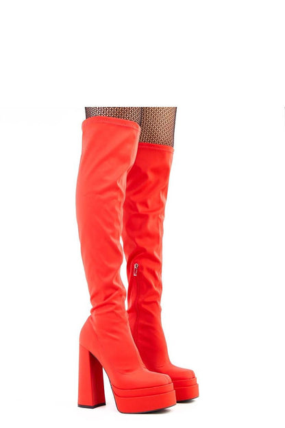 Elegant Solea Women's Musketeer Boots featuring a 53 cm high silhouette and square toe design, perfect for showcasing a bold and feminine style.