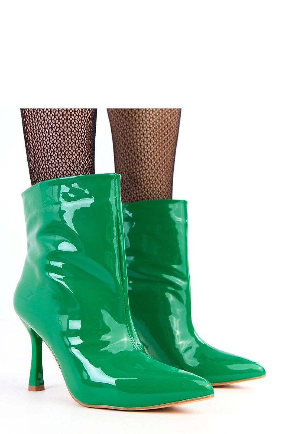 Side view of Solea eco-leather ankle boots with a polished finish, displaying their refined design and slender 13 cm shaft, perfect for a stylish statement.